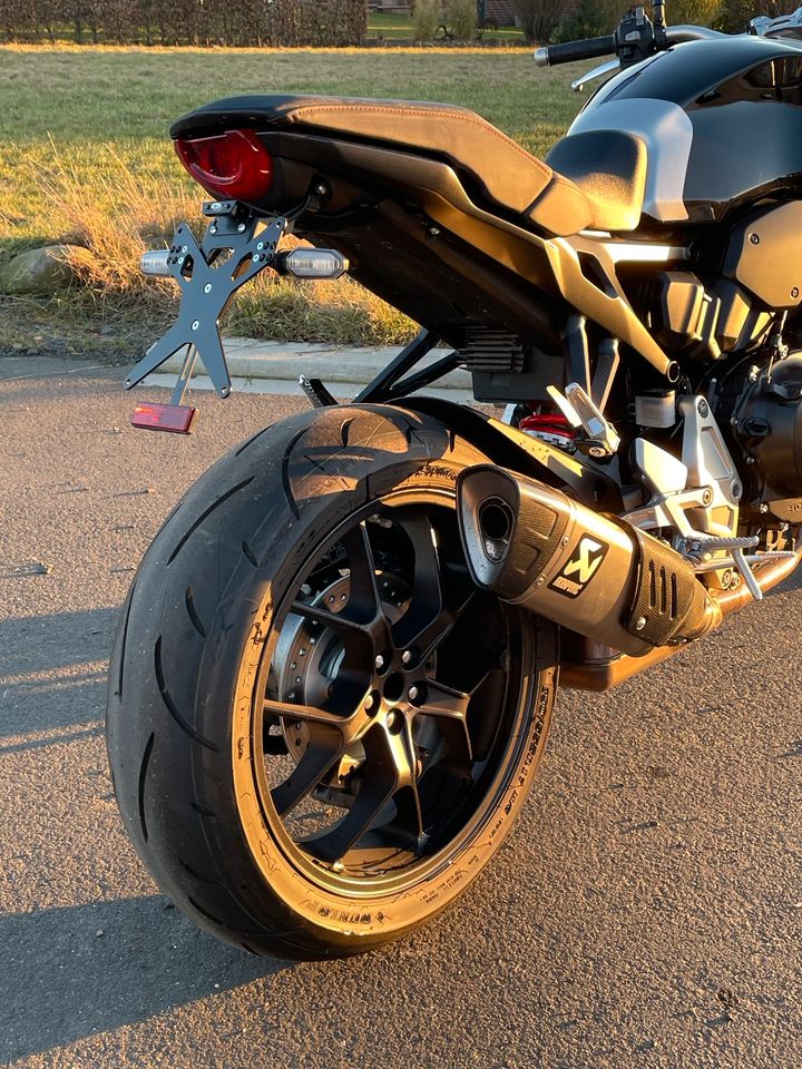 Honda CB1000R SC80 - Akrapovic - 1. Hand - 2390km - Bj. 2019 in Weitefeld