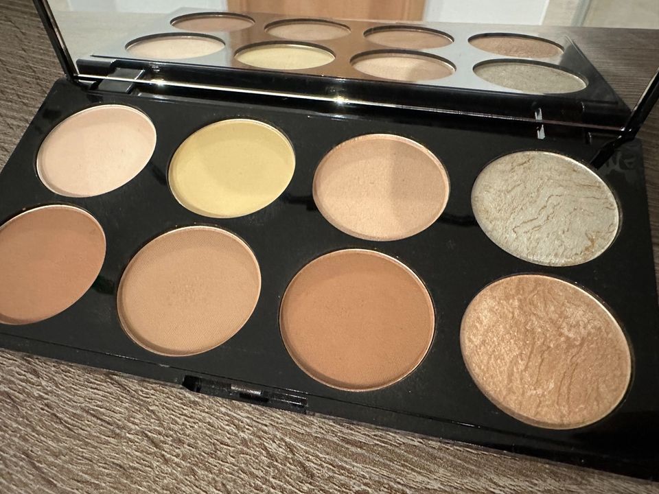 Make up Revolution Contouring Palette in Prenzlau