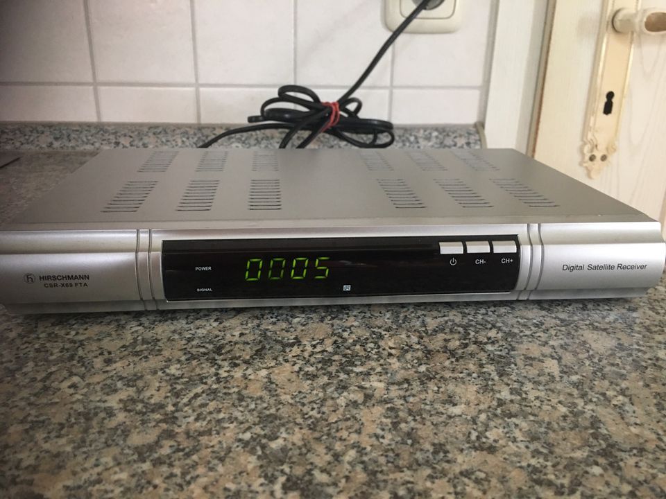 Hirschmann CSR-X69 FTA Digital Satelliten Receiver in Altdorf