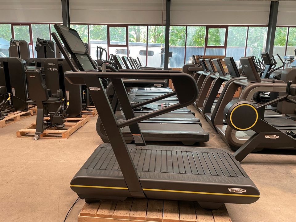 Technogym Laufband Skillrun 7000 Unity aus 2020 in Bückeburg