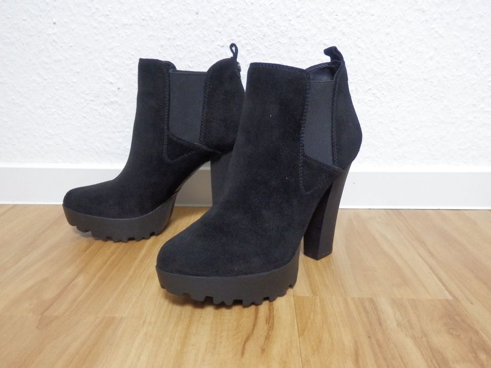 STIEFELETTEN GUESS Clani  Gr. 40 in Pforzheim