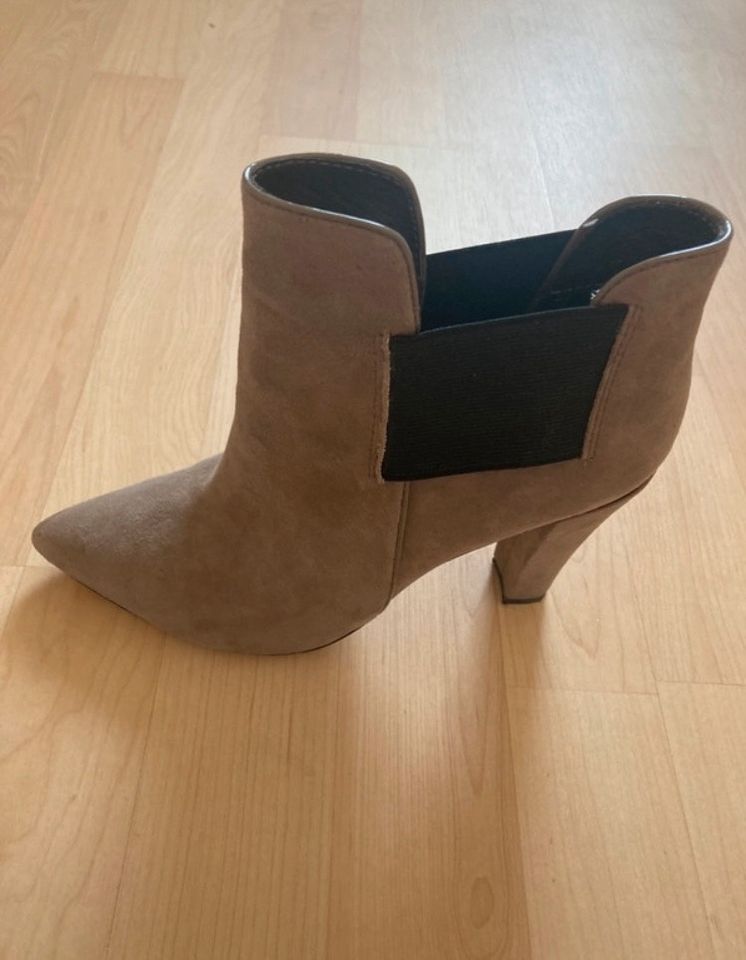 Damen Stiefelette Bullboxer Ankle Boots Gr. 36 beige in Düsseldorf