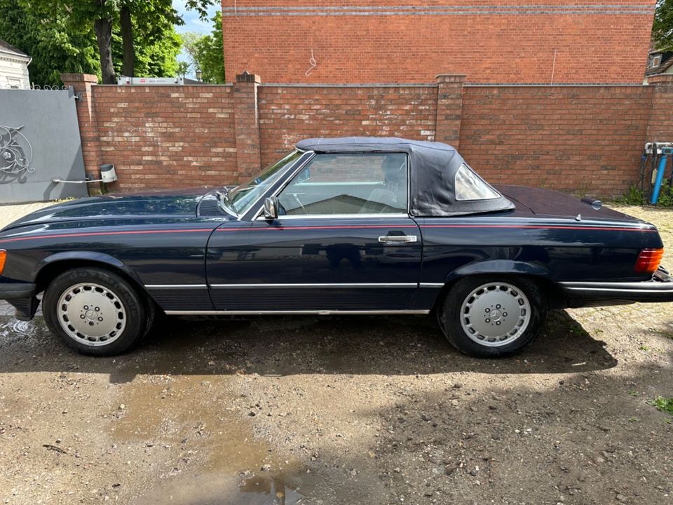 Mercedes-Benz 560 SL in Berlin