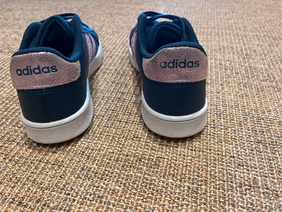 Sneaker  Adidas Blau Größe 38 in Mihla