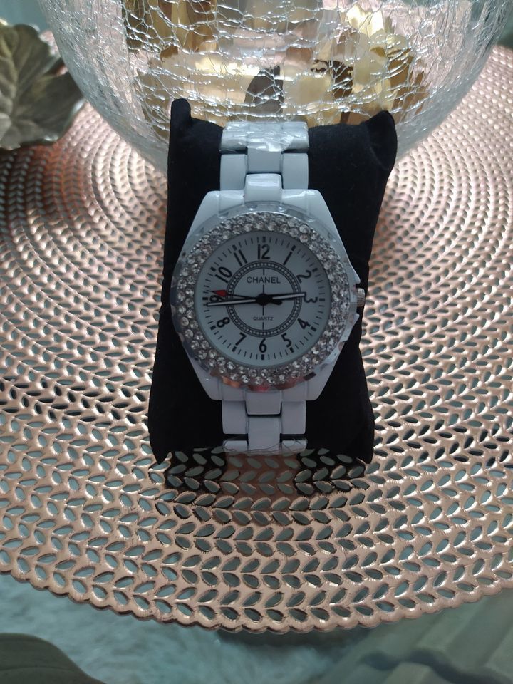 2x NEU Damen Uhr elegant Armbanduhr weiß gold Sport massiv in Haan