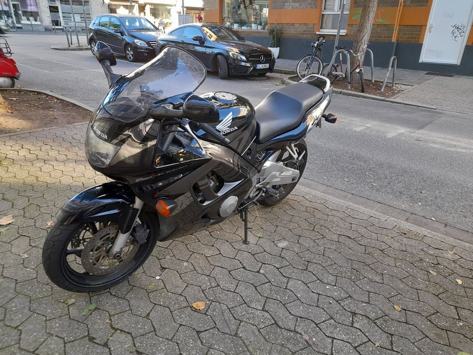 Honda CBR 600 F in Düsseldorf