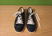 blaue Halbschuhe mit weißen Schnürsenkeln Bayern - Nittendorf  Vorschau