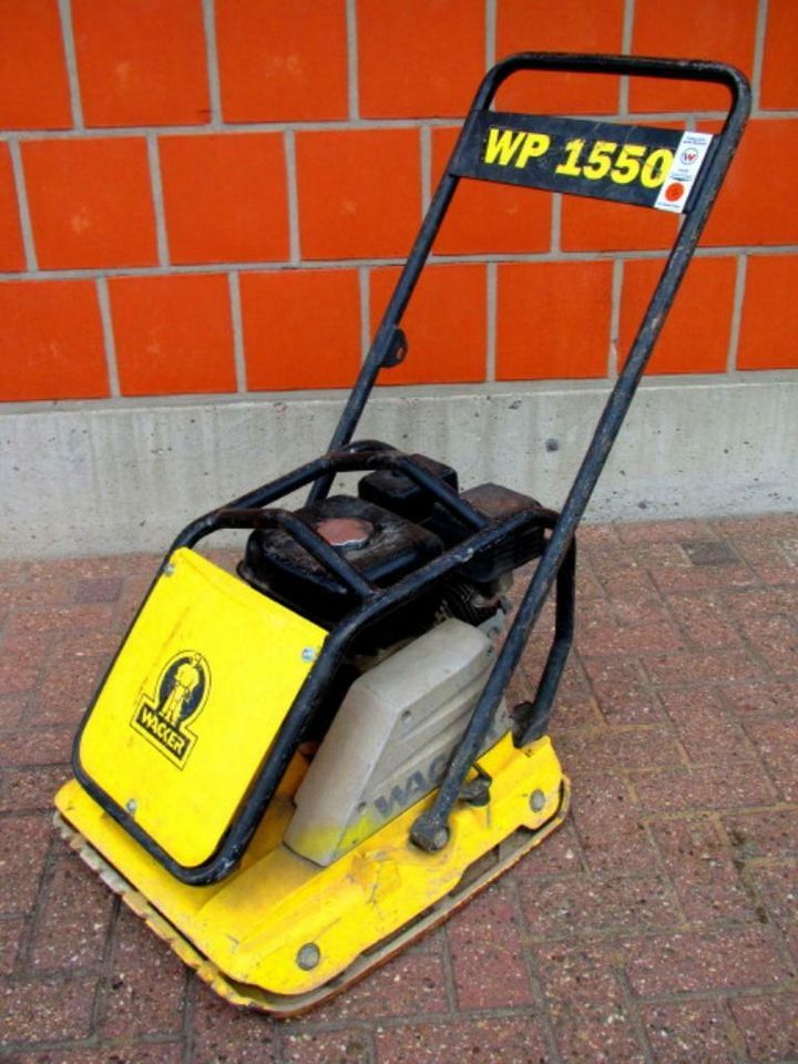 zur MIETE kleine Rüttelplatte WACKER Gewicht 85 kg in Nordrhein
