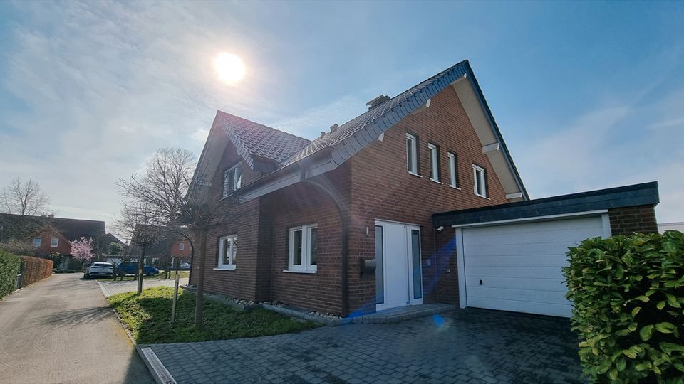 Großzügiges Traumhaus mit  Keller, Garage und Garten in Sürenheide! in Verl