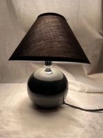 Kleine schwarze Porzellan-Keramik Tischlampe, 27 cm hoch Hessen - Groß-Bieberau Vorschau