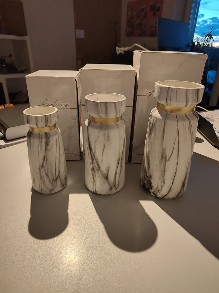 NEUWERTIG | 3er Set Vasen in Marmoroptik in Freilassing