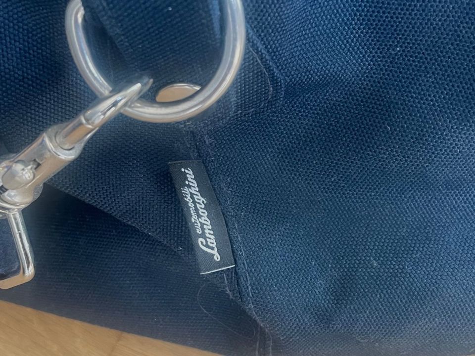 Lamborghini Reisetasche aus blauem Stoff in Hamburg