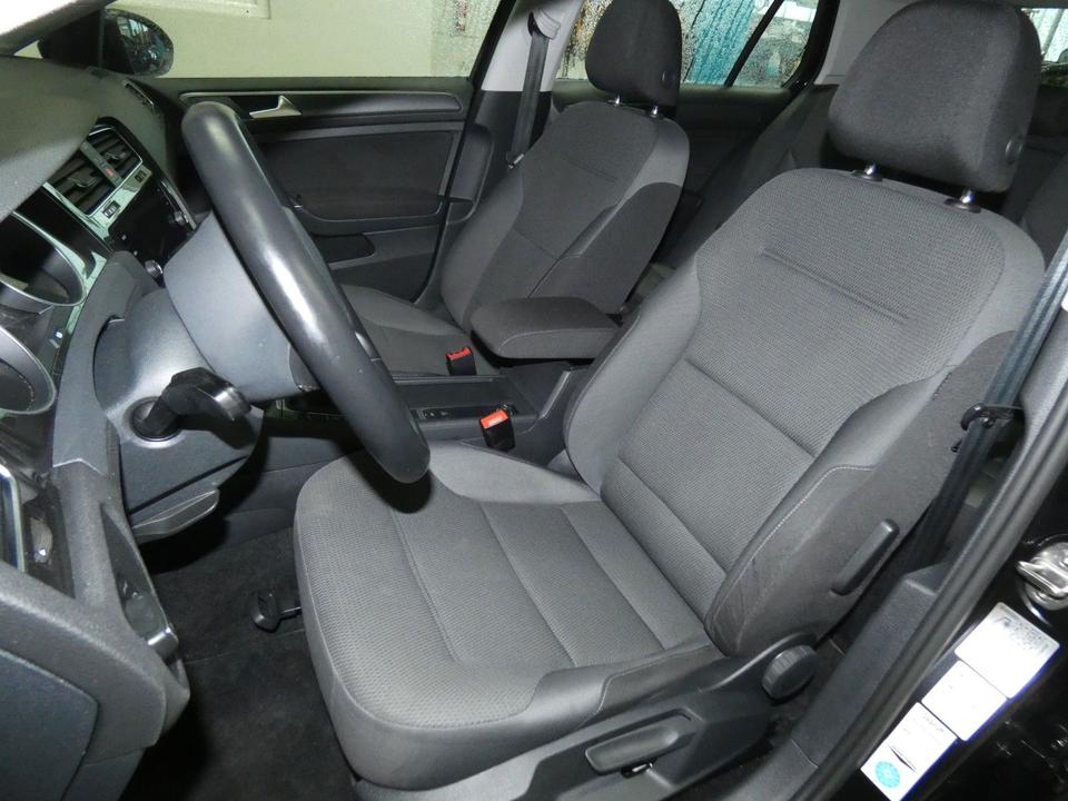 Volkswagen Golf VII 2.0 TDI Comfort.,Klima,Navi,LED,S-Heft in Dorfen