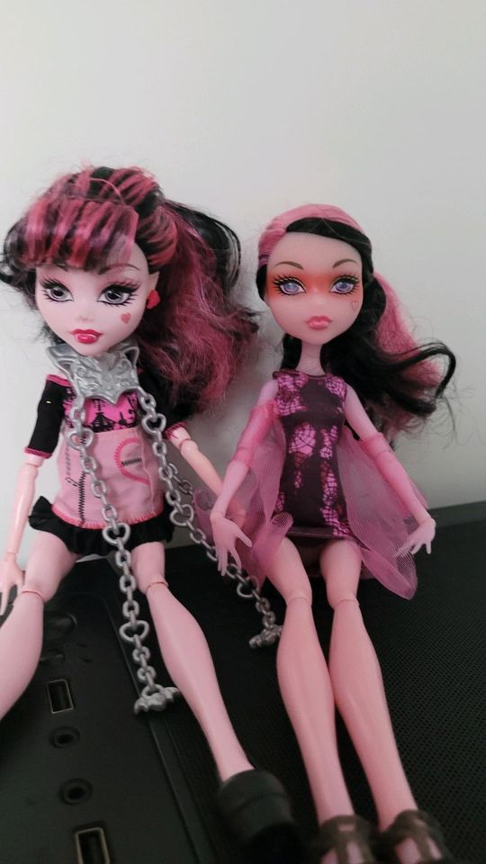 Monster High Puppen "Draculaura" in Schwalbach a. Taunus