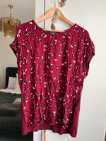 Neuwertig Shirt mit Blumen Yessica Sommer Berlin - Reinickendorf Vorschau