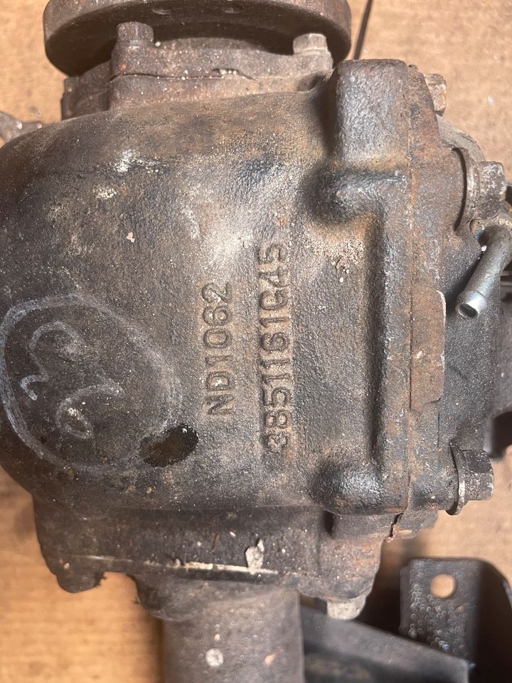 Vorderachse Differential Nissan Navara D 22 2,5 D 4WD 3851161G45 in Alsdorf