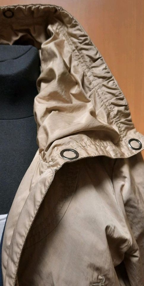 Neue übergangsjacke von esprit in gr.42 in Neustrelitz