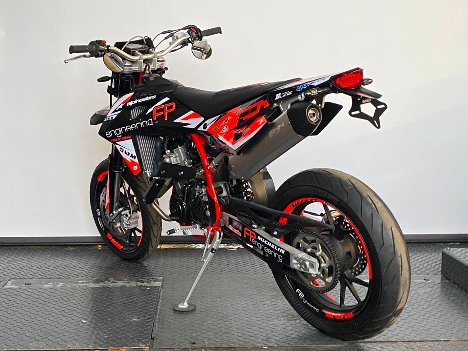 SWM SM 125 R Supermoto all Black (Husqvarna Beta RR SMS4 SMR 125) in Wiesau