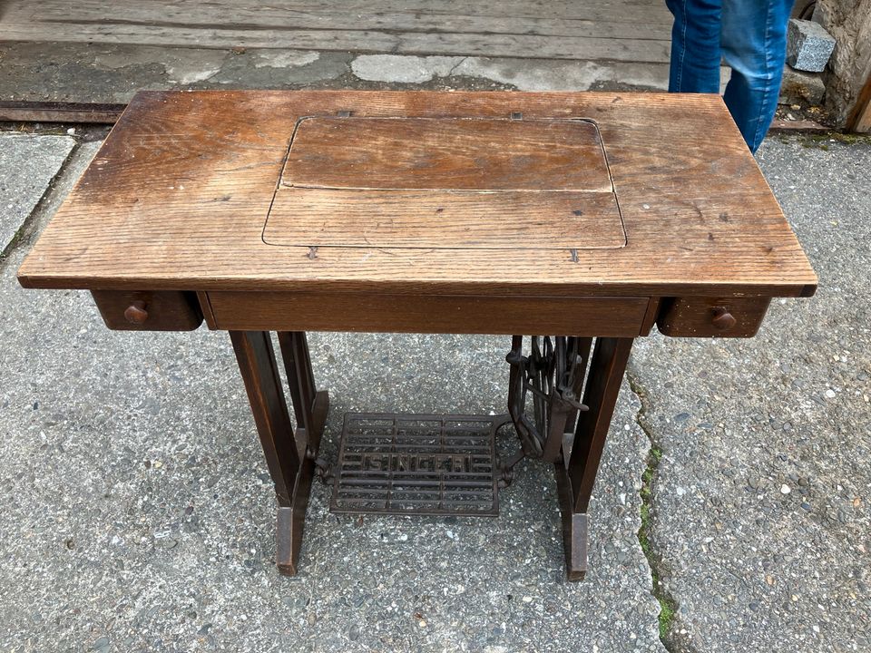 VINTAGE Singer Nähmaschine mit Tisch in Trier