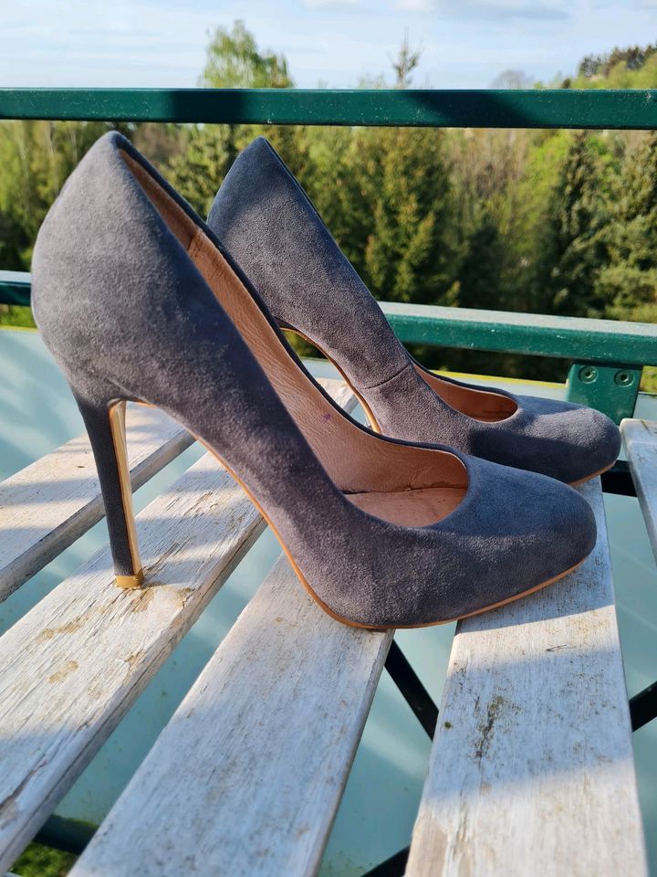 Buffalo Pumps High Heel grau Veloursleder in Chemnitz