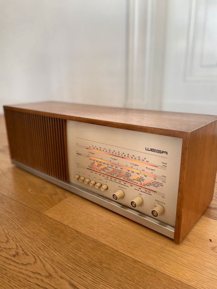 Wega vintage Radio Typ 130 in Berlin