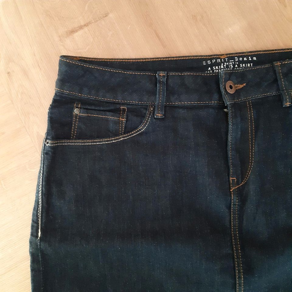 Esprit kurzer Jeansrock dunkelblau Weite 31  neu in Edewecht