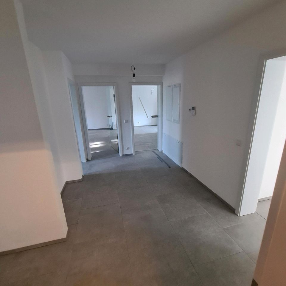 Erstbezug - Großzügige 4-Zimmer-Wohnung mit Balkon im Ortskern in Grabenstetten