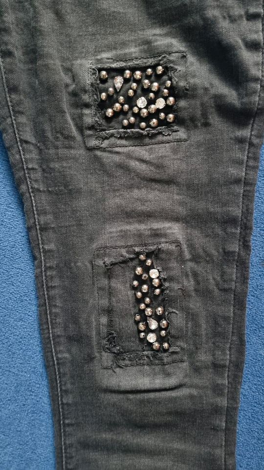 Jeans mit Perlen und Strasssteinen Größe 40 in Norderstedt