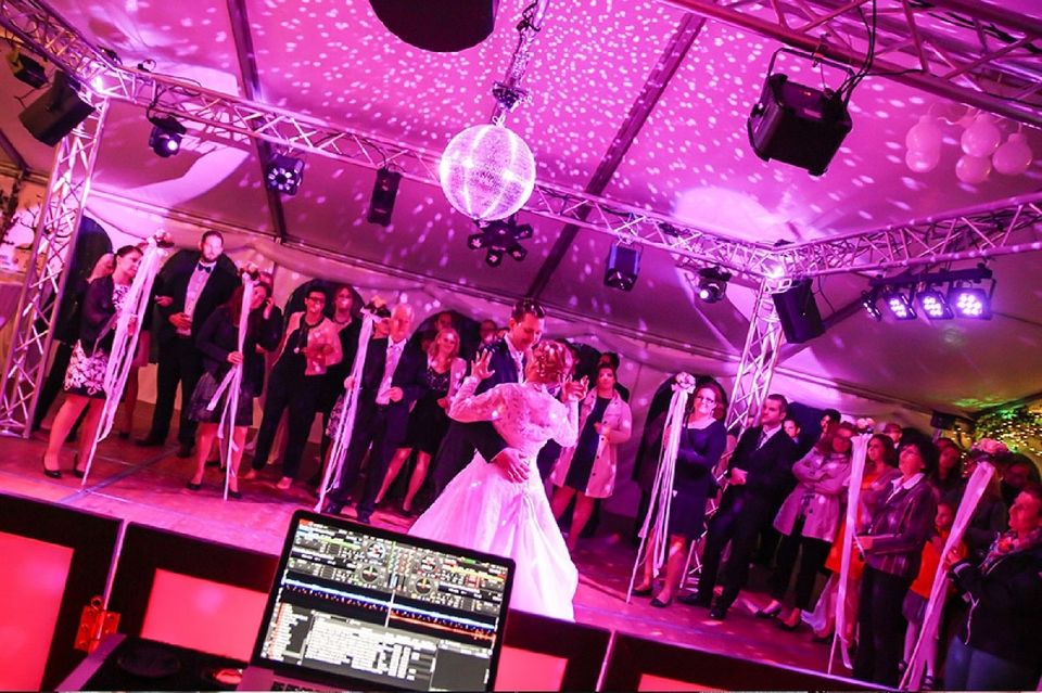 Mein Name ist DJ ALEX. Ich bin Hochzeits - Party-und Event DJ in Viernheim