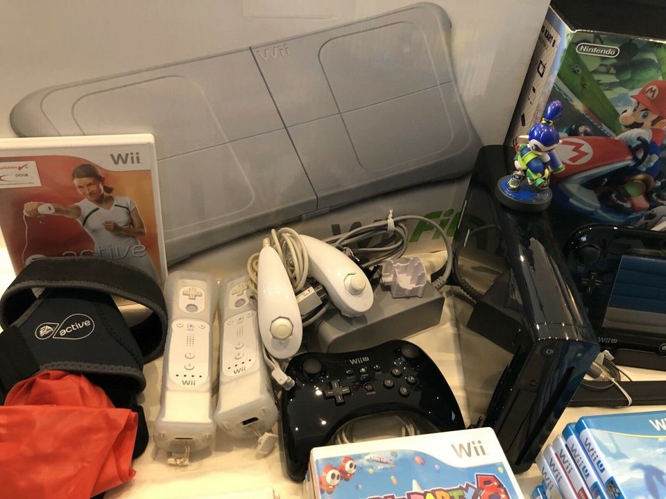 Wii U Mario Kart 8 Premium pack und mehr in Hann. Münden