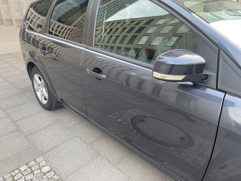 Ford Focus Turnier (Kombi Einparkhilfe Scheckheft TÜV Klima uvm!) in Frankfurt am Main