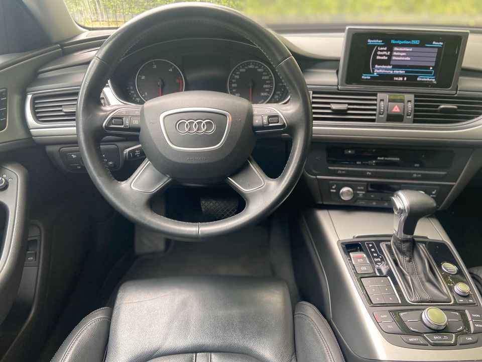 Audi A6 3.0 TDI quattro S tronic Avant-2.Hand-TÜV 10/25-AHK- in Wathlingen