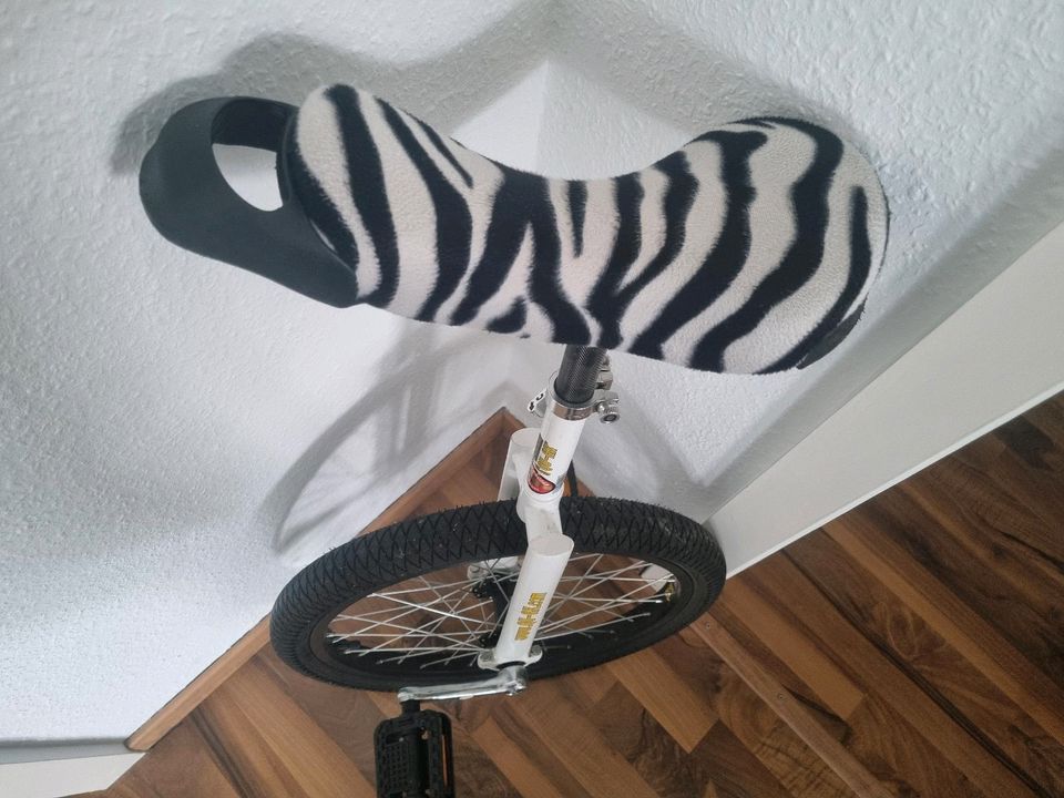 Quax Luxus Einrad Zebra Sattel bis 100 Kg 20 Zoll in Hannover