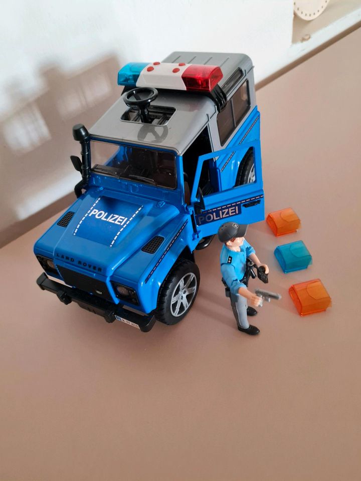 Bruder Polizei Truck Jeep in Straßkirchen