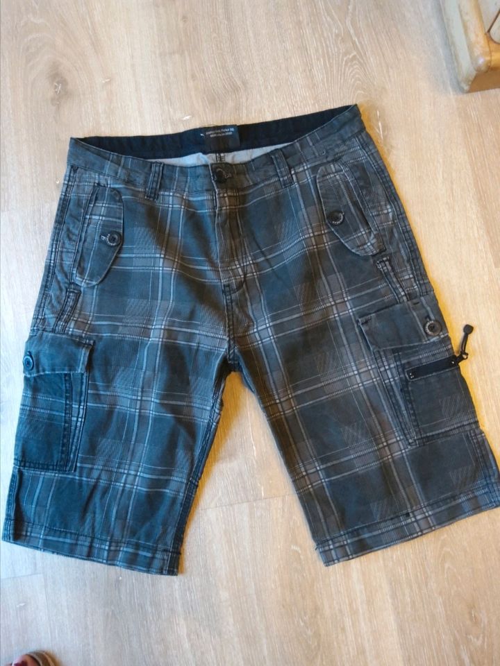 Shorts,  kurze Hose Gr.  M, dunkelgrau kariert, in Ense