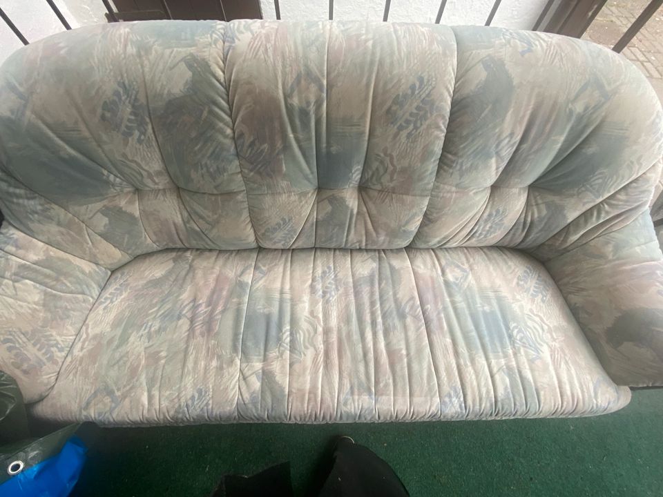 Eine Couch mit 2 Sesseln in Itzehoe