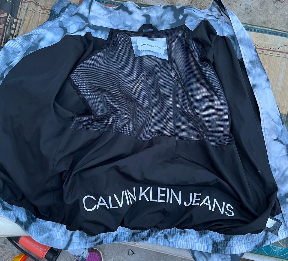 Calvin Klein Jeans Jacke Gr. M 48 Jungen Mädchen Gr. 40 Damen in Sögel