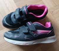 Kangaroos Sportschuhe/Turnschuhe/Hallenschuhe Gr. 32 schwarz pink Bayern - Rain Niederbay Vorschau