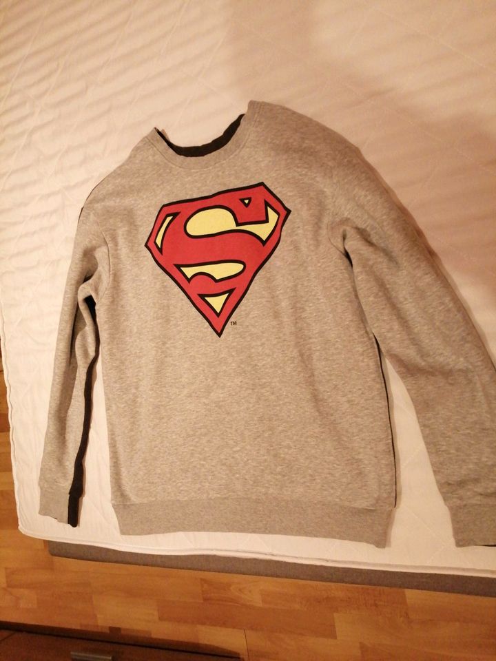 Superman H&M Jungen Sweatshirt, Gr. M in Osnabrück