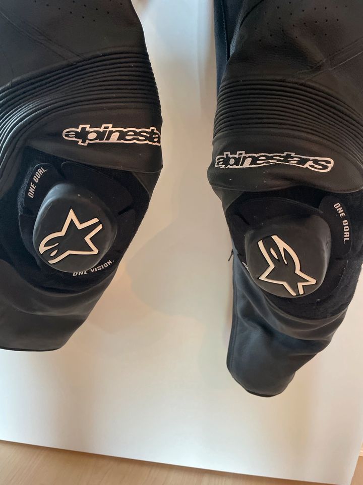 LEDERKOMBI ALPINESTARS GP-FORCE GR.58 2-TEILIG SCHWARZ in St. Wendel