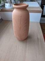 Terracotta Vase mit stilisierten Gräsern, Höhe 30 cm Hessen - Kassel Vorschau