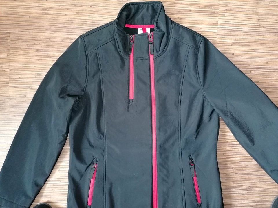 Schwarze Damen-Softshell-Long-Jacke in Gr. M  38/40 in Rehburg