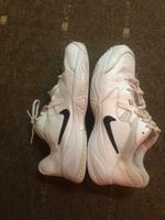 Nike Herren  Damen Tennis Sport Schuhe Gr.41 Bayern - Lochhausen Vorschau