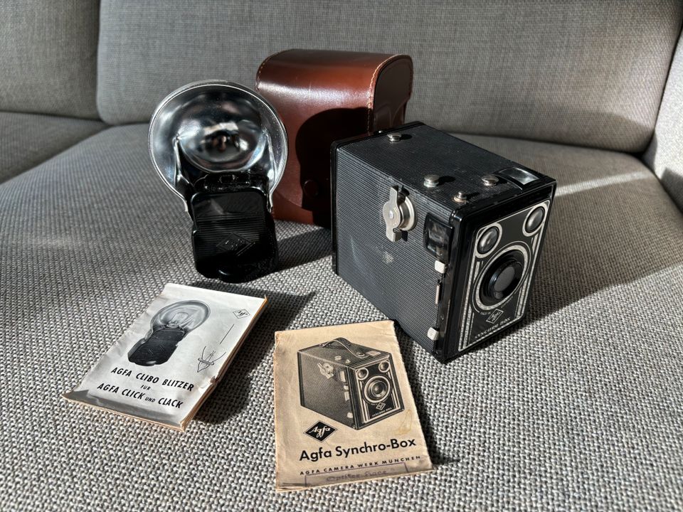 Agfa Synchro Box mit Blitz, Ledertasche und Beschreibungen in Deckenpfronn