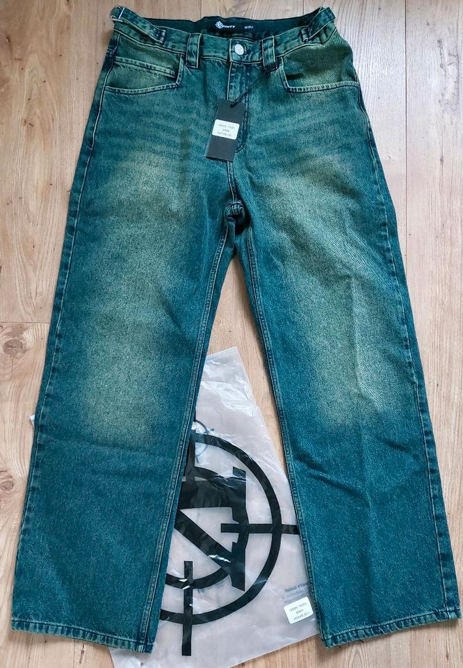 NEU !! VICINITY Jeans Gr. M Herren green tinted in Marschacht