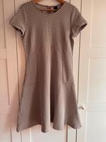 Heine Damen Kleid beige mit weißen Punkten Gr. 38 NEU! Sachsen - Pegau Vorschau