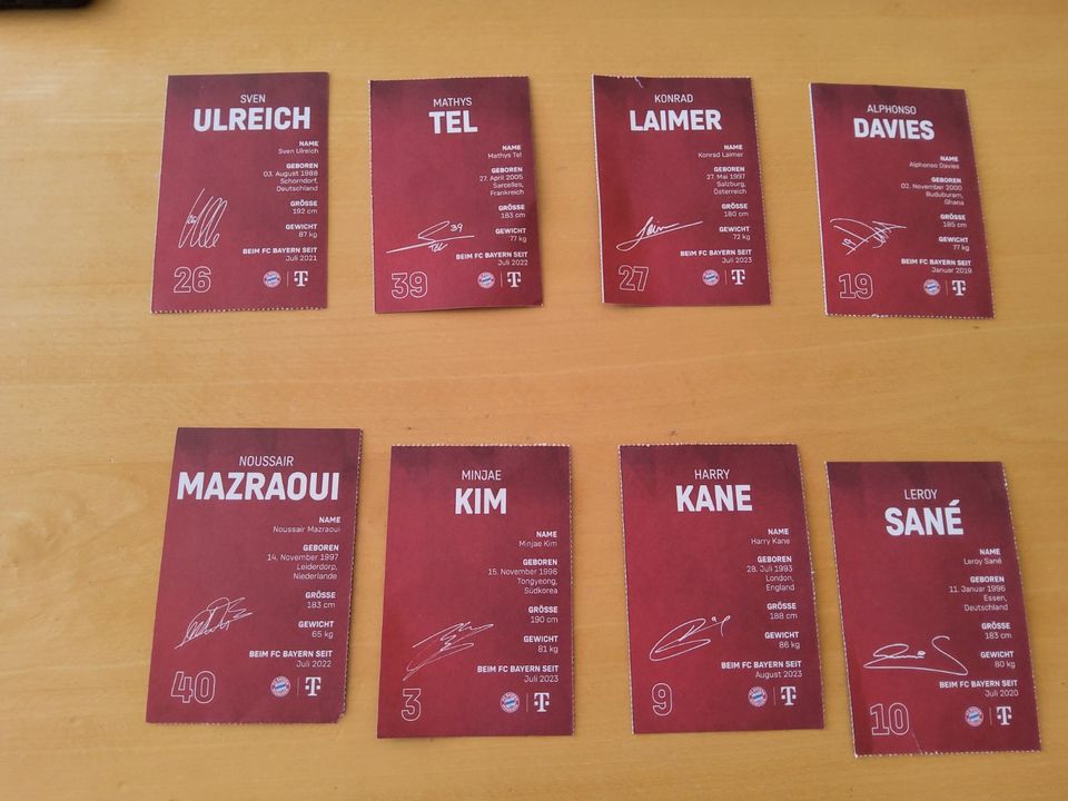 8  gedruckte Autogrammkarten FC Bayern , Saison 2023-24 in München