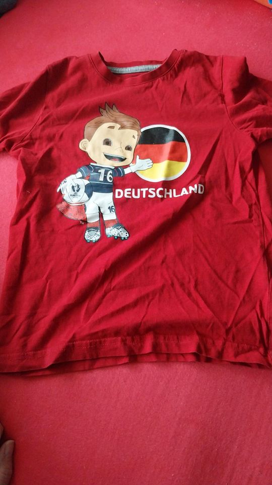 T-shirt Gr. 122/128 Fußball in Rottenburg am Neckar