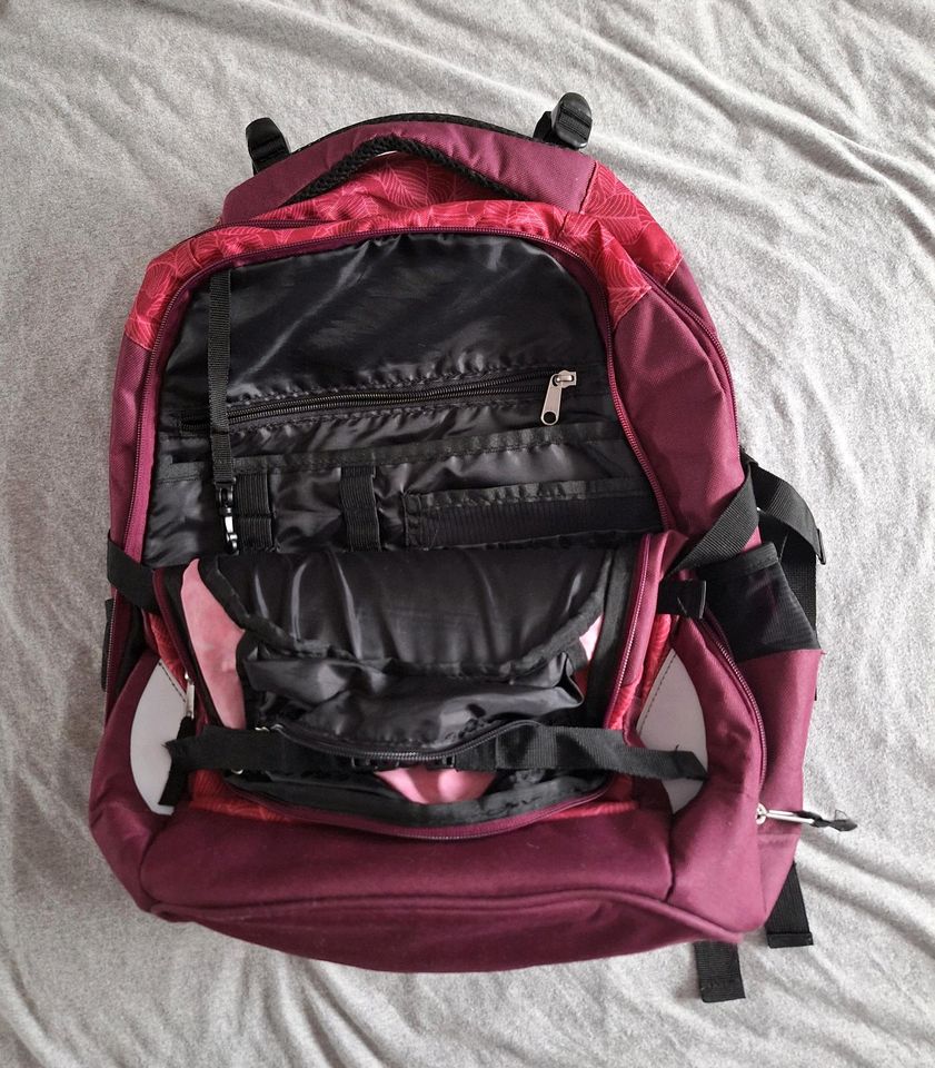 Schulrucksack mit vielen Details, neu in Kerpen