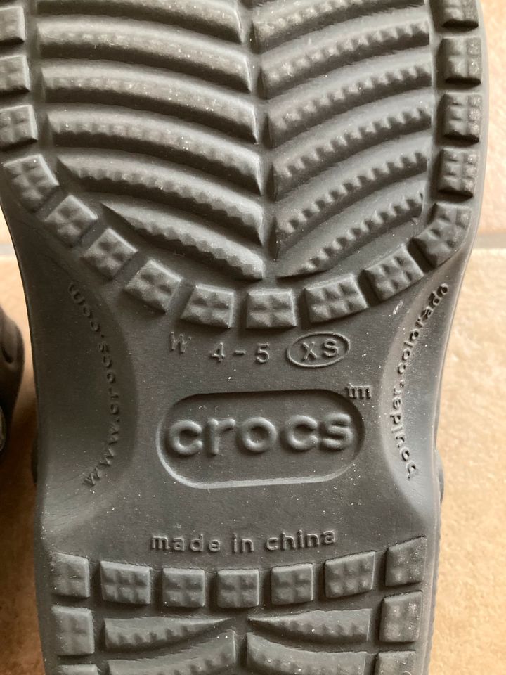 Crocs  2 paar Größe 4-5 XS und 5-7 blau schwarz top wie neu in Lohfelden